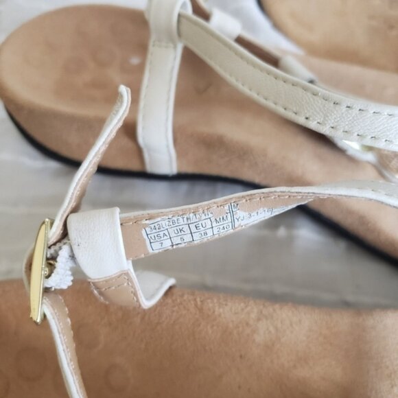 White vioni  sandle size 7 - Picture 2 of 7